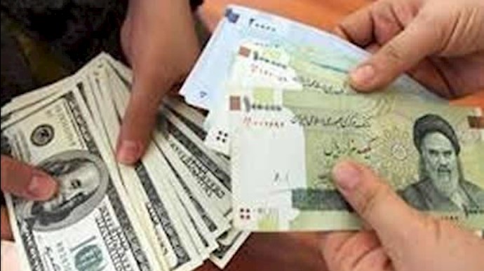 ارتفاع أسعار الدولار في ايران عقب العقوبات الأمريکية الجديدة