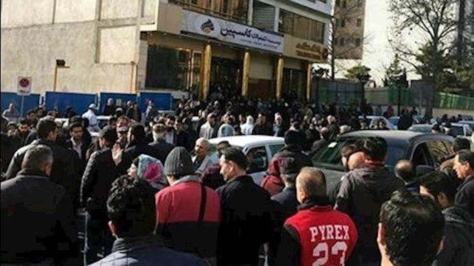 ايران.. نائب رئيس برلمان الملالي: العجز في المؤسسات المالية يعود الی الحکومة السابقة والسلطة القضائية