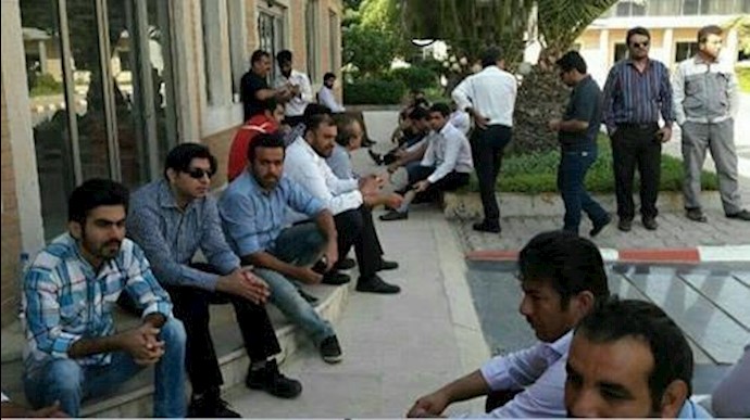 ايران.. تجمع احتجاجي عمالي في ميناء ماهشهر