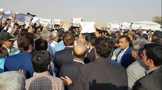 احتجاجات المواطنين في دشتستان من قبل وزير صناعة النظام