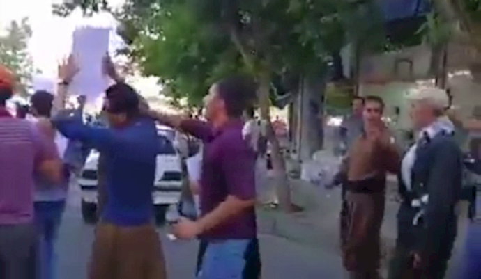 مظاهرات أهالي مدينة سردشت لدعم العتالين الکادحين- 15 اغسطس 2017