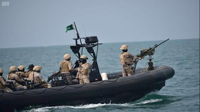 التحالف العربي يدمّر زورقاً مفخخاً للحوثيين في ميناء المخا