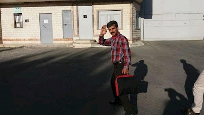 «رضا شهابي» يتم إعادته إلی السجن