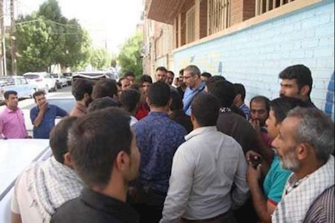 احتجاج وإضراب في مدن إيرانية + فيديو وصور