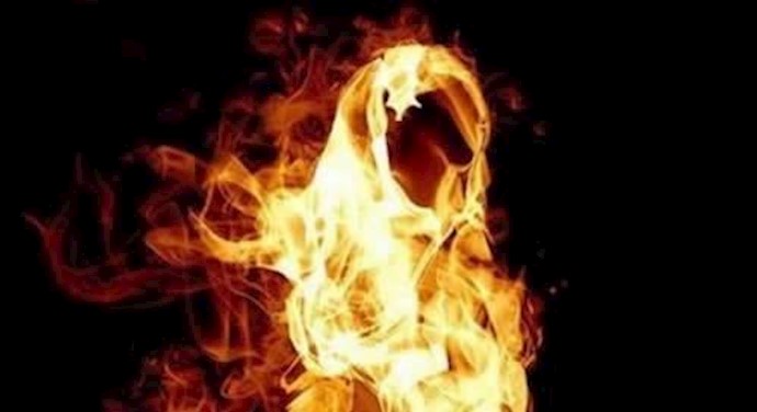 امرأة تحرق نفسها في مدينة نهاوند