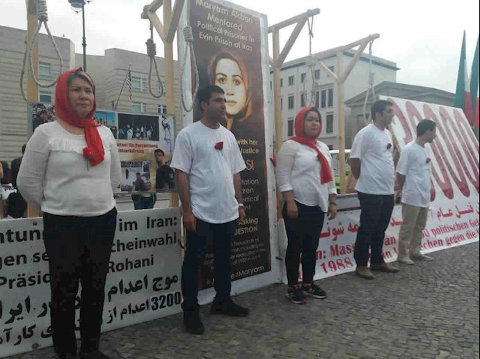 الإيرانيون حول العالم يتضامنون مع السجناء المضربين