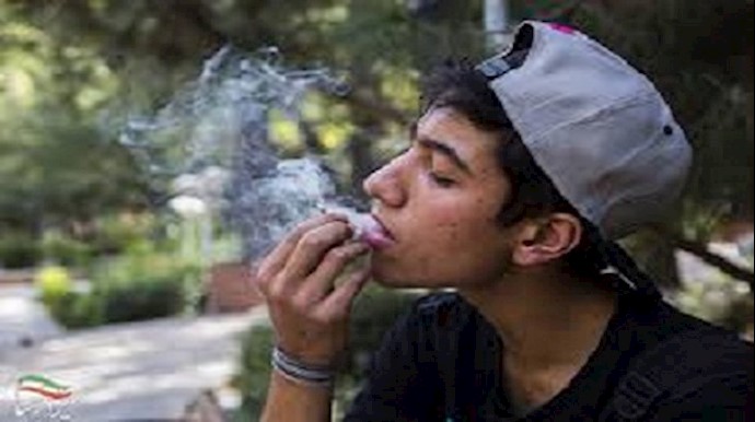 136ألفا من التلاميذ الإيرانيين يتعرضون لخطر الإبتلاء تعاطي الإدمان