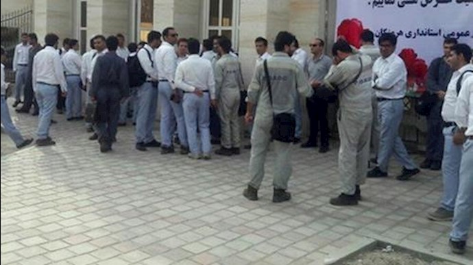 تجمع احتجاجي لعمال استثمار مصفی نجم خليج فارس