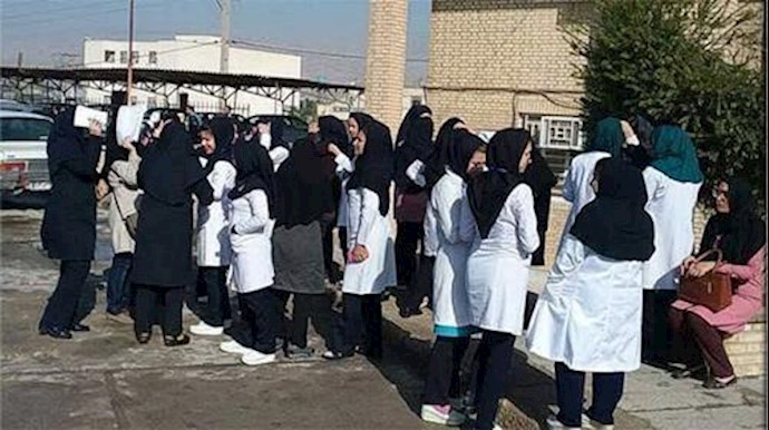 تجمع احتجاجي للمرضات في مدينة الأهواز
