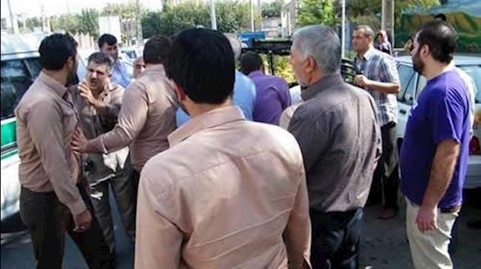 تجمع احتجاجي لأهالي مدينة قم للإعتراض علی قتل باعة الفواکه + فيديو