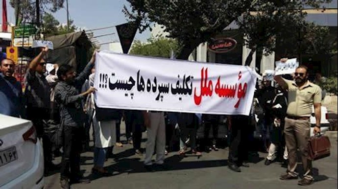 تجمع احتجاجي لمن نهبت أموالهم في مدن شيراز وشوشتروبوشهر وخرم آباد + فيديو