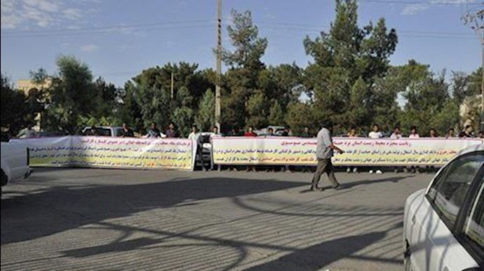 ايران.. تجمعات احتجاجية في أذربايجان ويزد