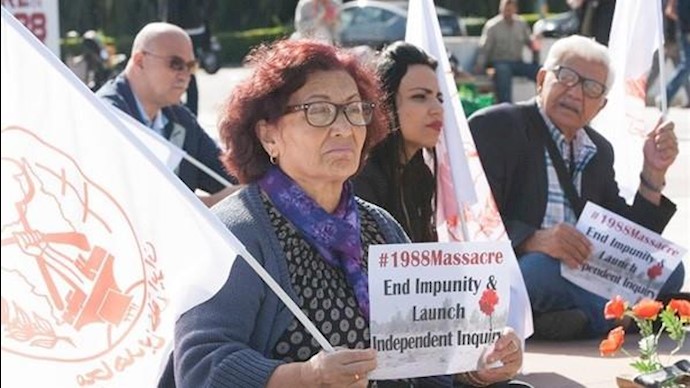 إيرانييون يعرضون أمام مقر الأمم المتحدة صوراً لإنتهاکات حقوق الإنسان فی طهران