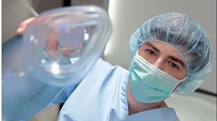 تجمع احتجاجي لمساعدي المتخصصين في التخدير بجامعة العلوم الطبية في مدينة شيراز