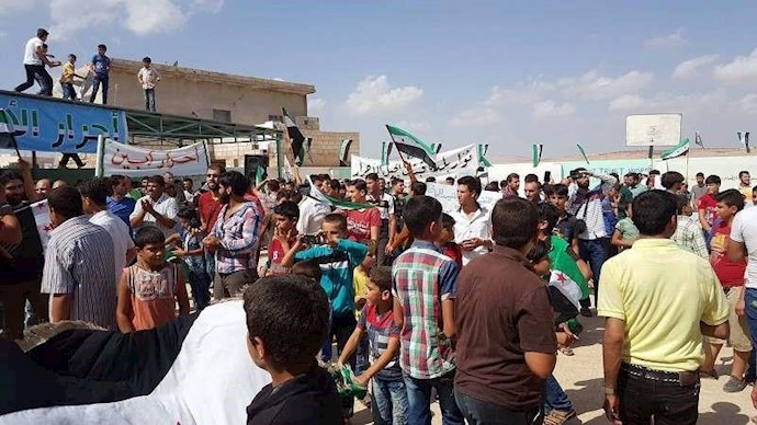 مظاهرات منددة بعملية التهدئة ومطالبة بفک الحصار عن الغوطة