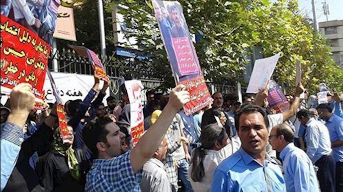 تجمع احتجاجي لعمال وطلاب ومعلمين لإطلاق سراح السجين السياسي«رضا شهابي»
