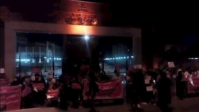 تجمع في مدينة الاهواز للاحتجاج علی نقل ماء نهر کارون +فيديو
