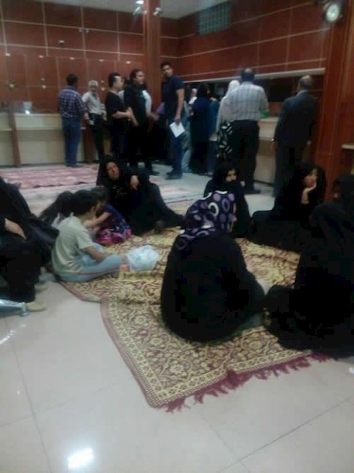 تجمع احتجاجي لمن نهبت أموالهم في العاصمة طهران ومدن بارس آباد وسيرجان ودهلران + صور