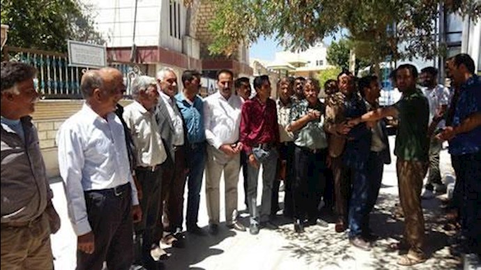 تجمع احتجاجي لشرائح مختلفة من المواطنين الإيرانيين في العاصمة طهران وعدد من المدن الأخری