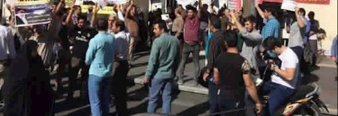 تجمع احتجاجي لأصحاب الأسهم في قطاع صناعة العدّادات في طهران