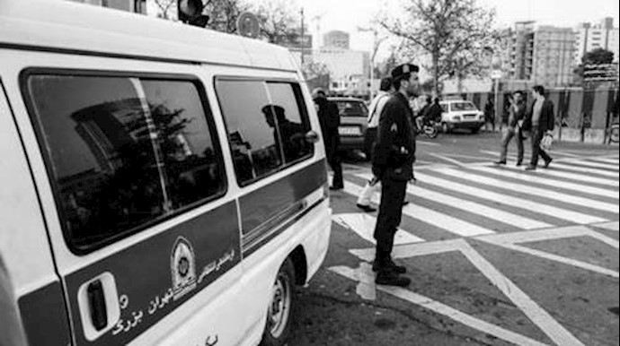 إيران.. اقتحام مأموري الأمن الداخلي لحفلة ضيافة واعتقال 19شابا