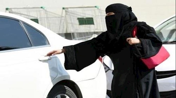 العاهل السعودي يصدر قرارا بالسماح للنساء بقيادة السيارات