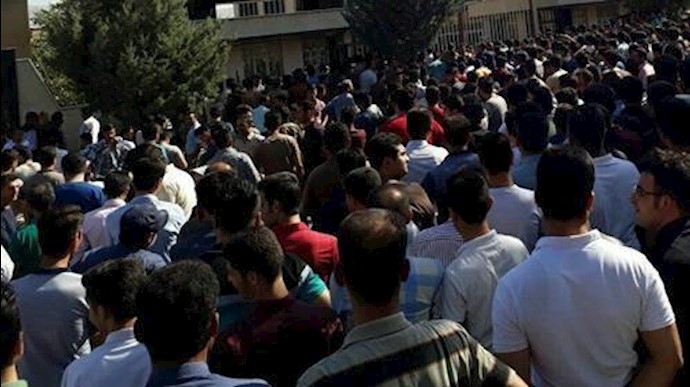 إيران.. اعتقال خمسة مواطنين کرد في مدينة مهاباد