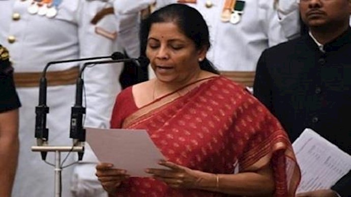 الهند تعيّن أول وزيرة للدفاع في تاريخها