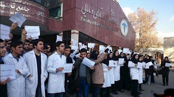 عدد الأطباء في إيران أقل من افغانستان وطاجکستان