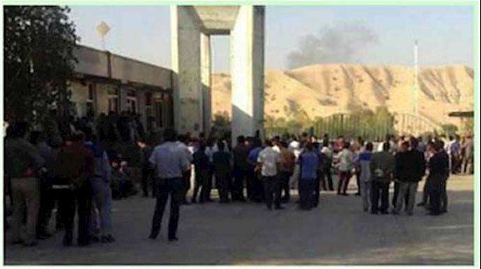 تظاهرة عمال الاسمنت لليوم الثالث علی التوالي + فيديو