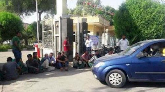 تجمع احتجاجي لعمال بلدية مدينة عبادان