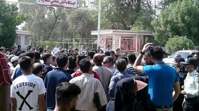 تجمع احتجاجي لمن نهبت أموالهم في مدن خرمشهر وکوهدشت وتشالوس