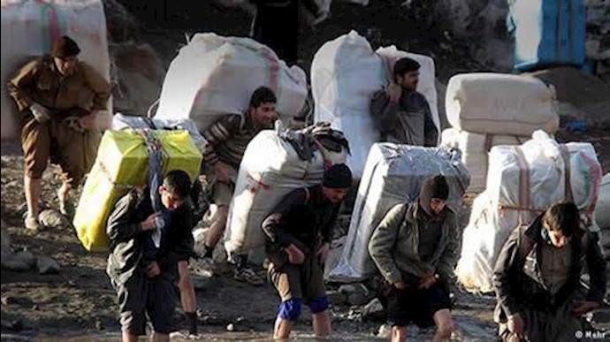 العتالون الايرانيون جانب من جيش عرم من العاطلين