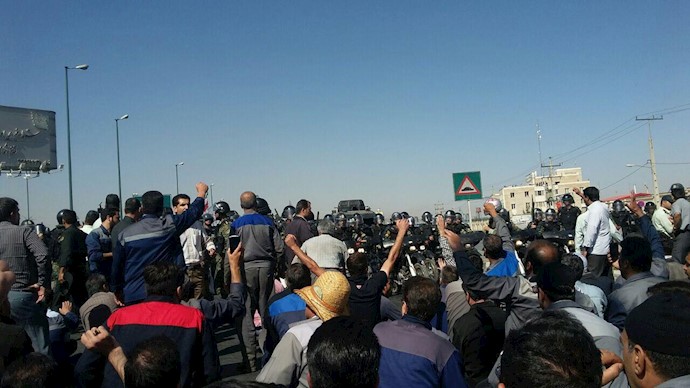 النظام الإيراني يقمع احتجاجات عمالية وسط البلاد +فيديو وصور
